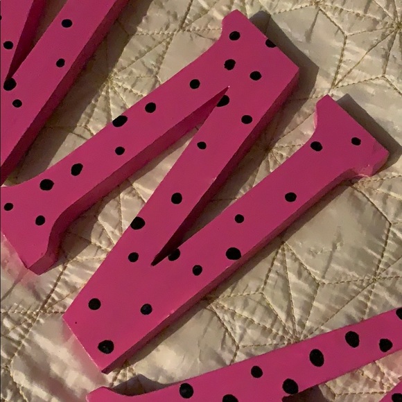BREANNA Wooden letters of hot pink black dots - Picture 2 of 5